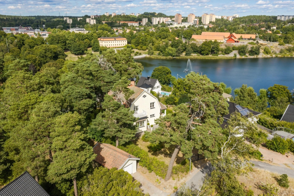 Skapa ditt drömhem med Edsvikens vatten som utsikt.