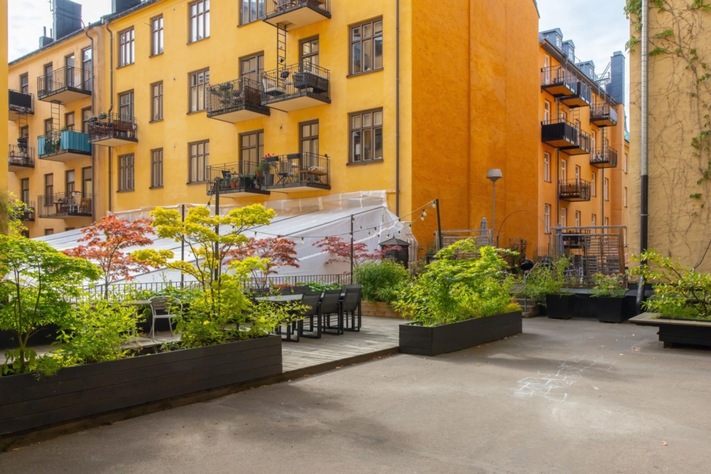Sekelskiftesdröm i hjärtat av Kungsholmen – balkong, takhöjd och tidlös elegans