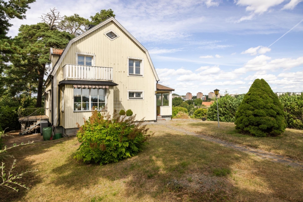 Skapa ditt drömhem med Edsvikens vatten som utsikt.