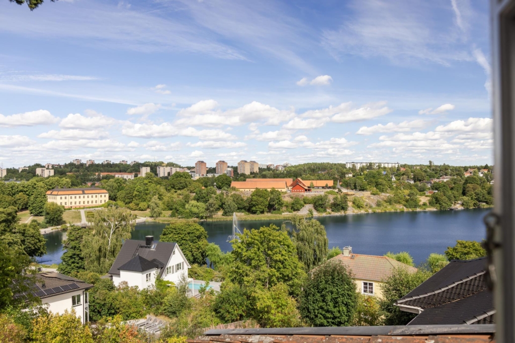 Skapa ditt drömhem med Edsvikens vatten som utsikt.