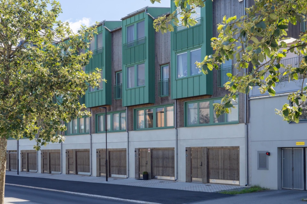 Stilfullt radhus i populära Silverdal