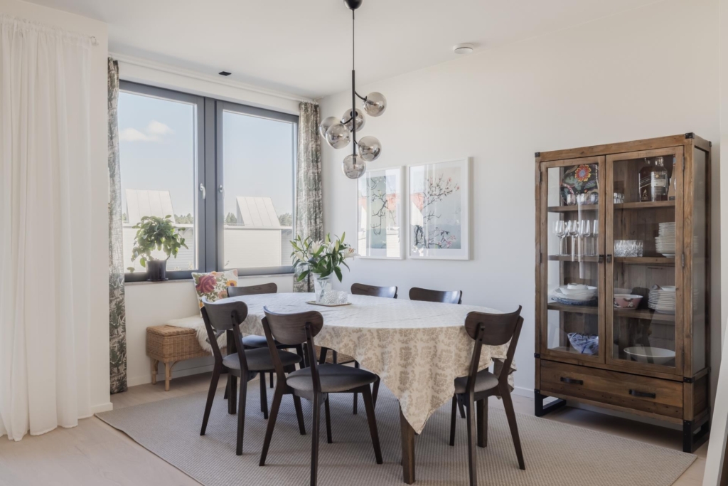 Stilfullt radhus i populära Silverdal