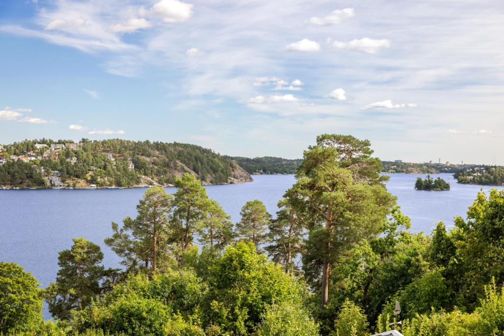 Skapa ditt drömhem med Edsvikens vatten som utsikt.