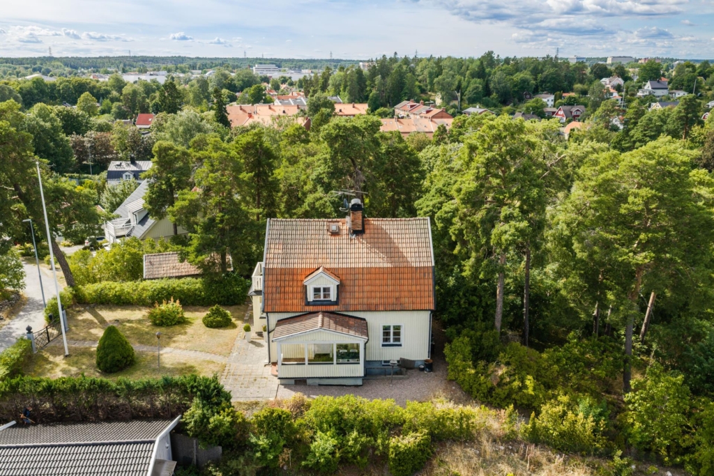 Skapa ditt drömhem med Edsvikens vatten som utsikt.