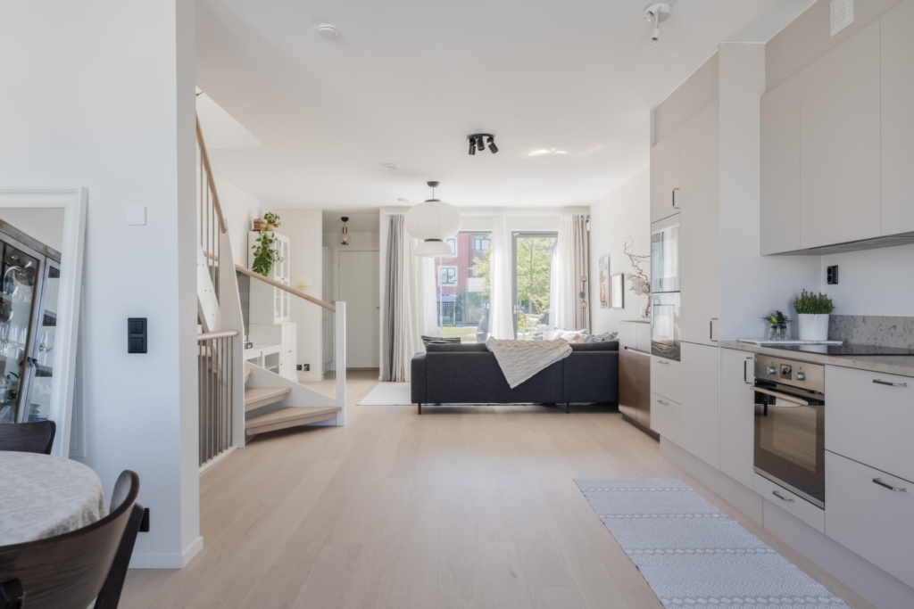 Stilfullt radhus i populära Silverdal