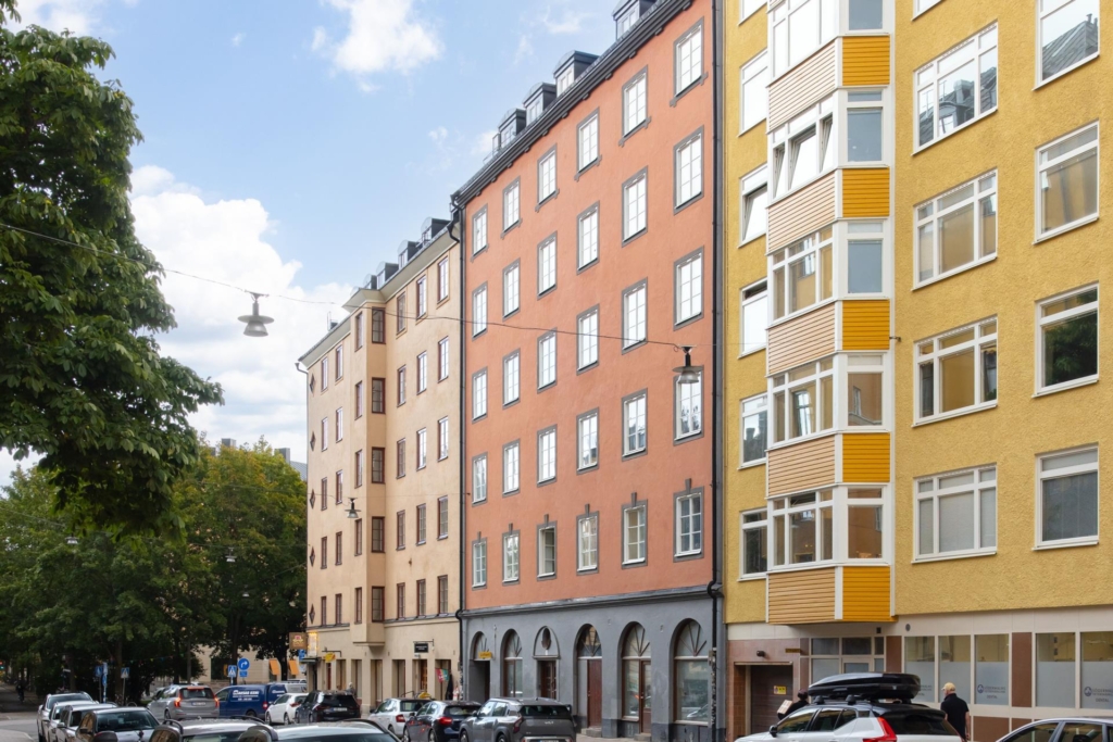 Charmig etta i hjärtat av SoFo. Lugnt läge invid grönskande allé.