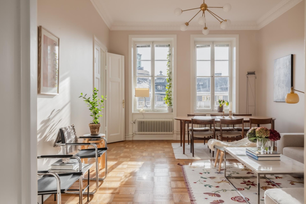 Sekelskifte – Högt läge – Fri utsikt – Stor balkong – Smakfullt renoverad