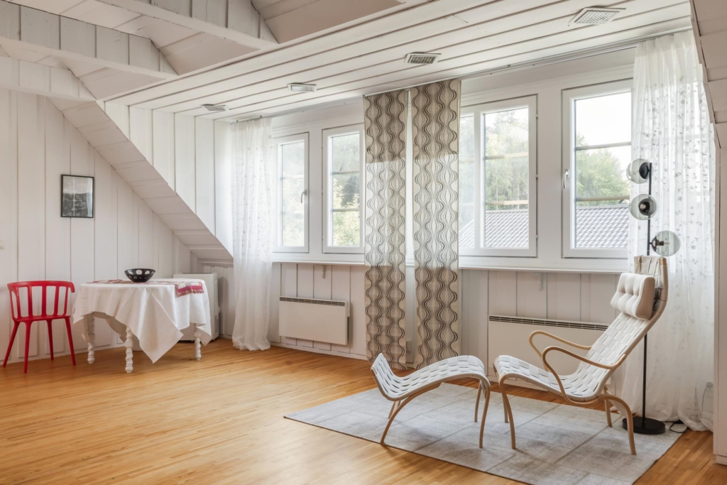 Rymlig villa med uthyrningsdel intill grönskande natur