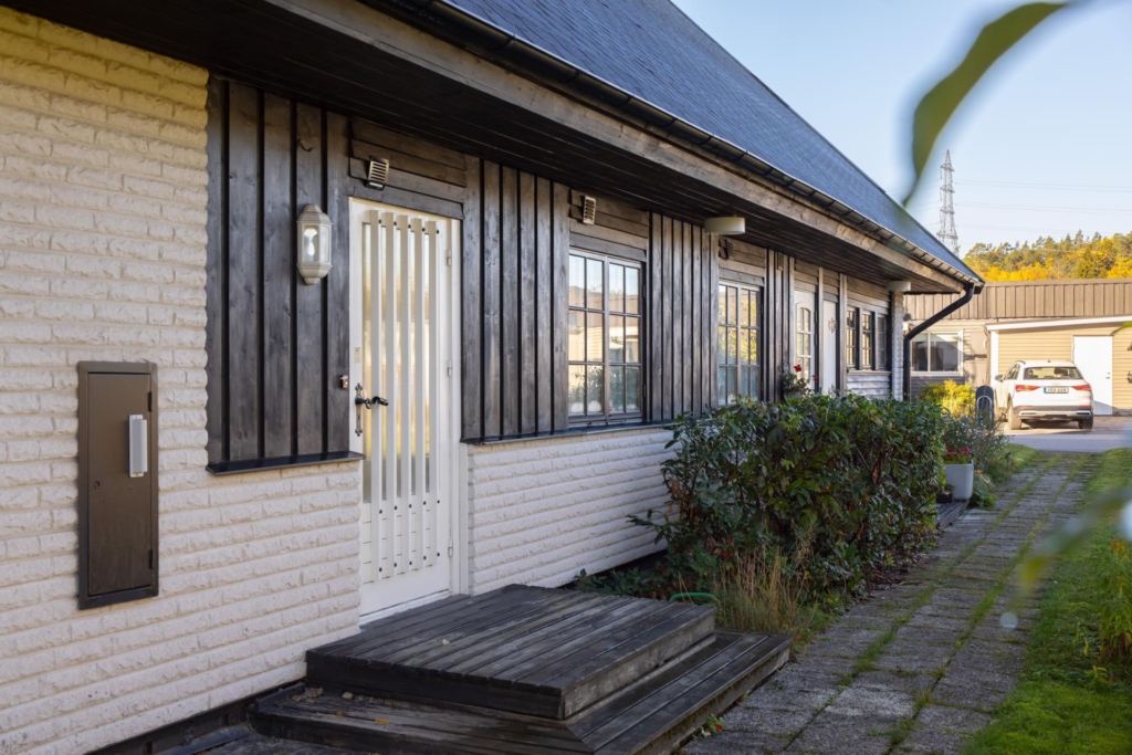 Rymlig villa med uthyrningsdel intill grönskande natur