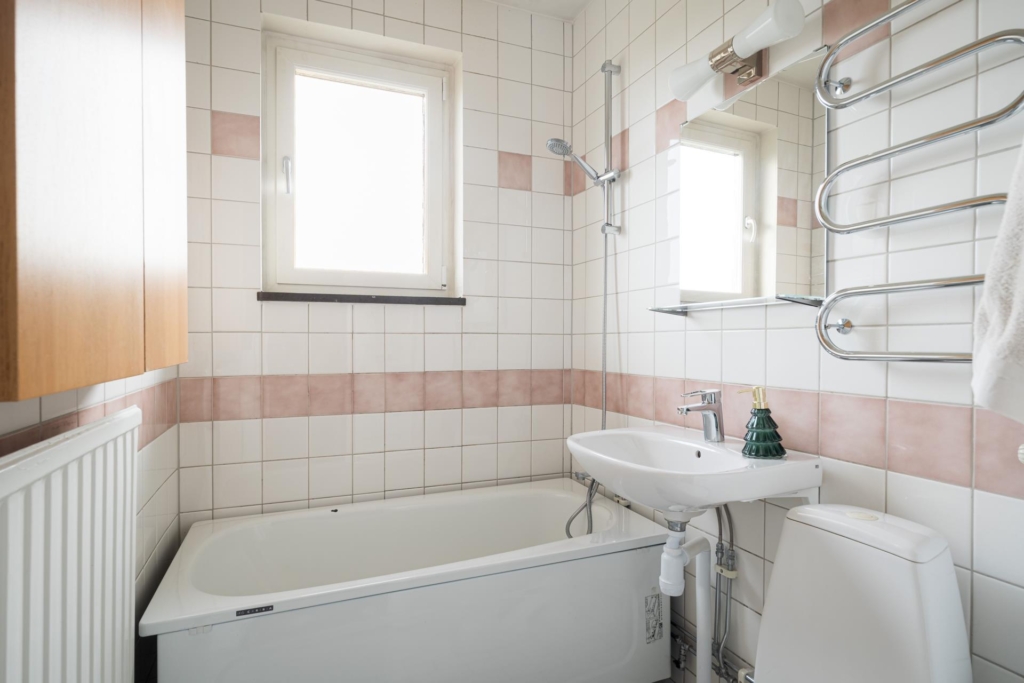 Högst upp med balkong i västerläge