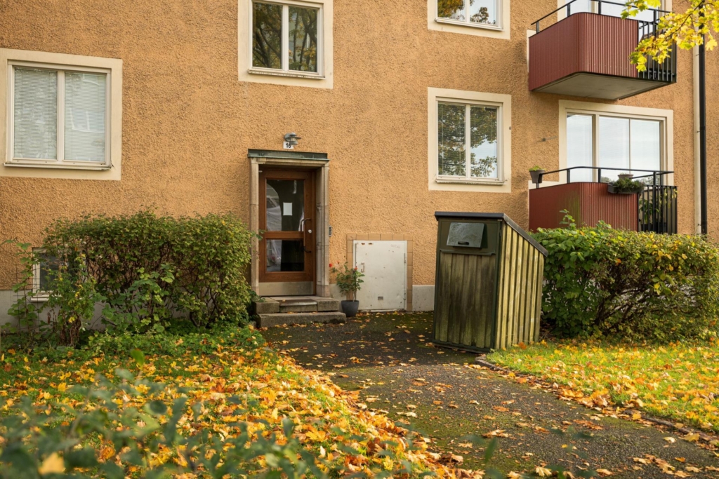Högst upp med balkong i västerläge