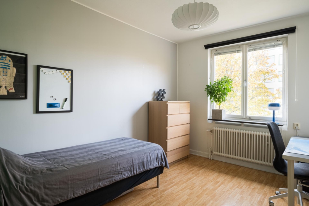 Högst upp med balkong i västerläge