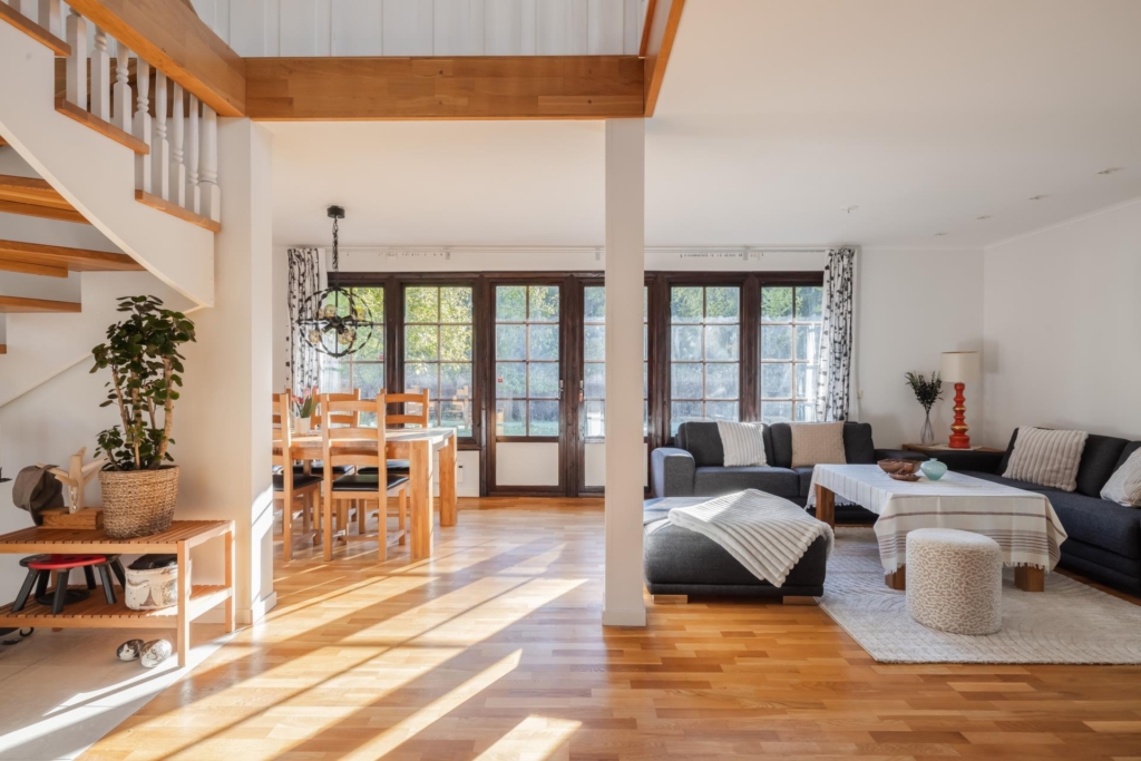 Rymlig villa med uthyrningsdel intill grönskande natur