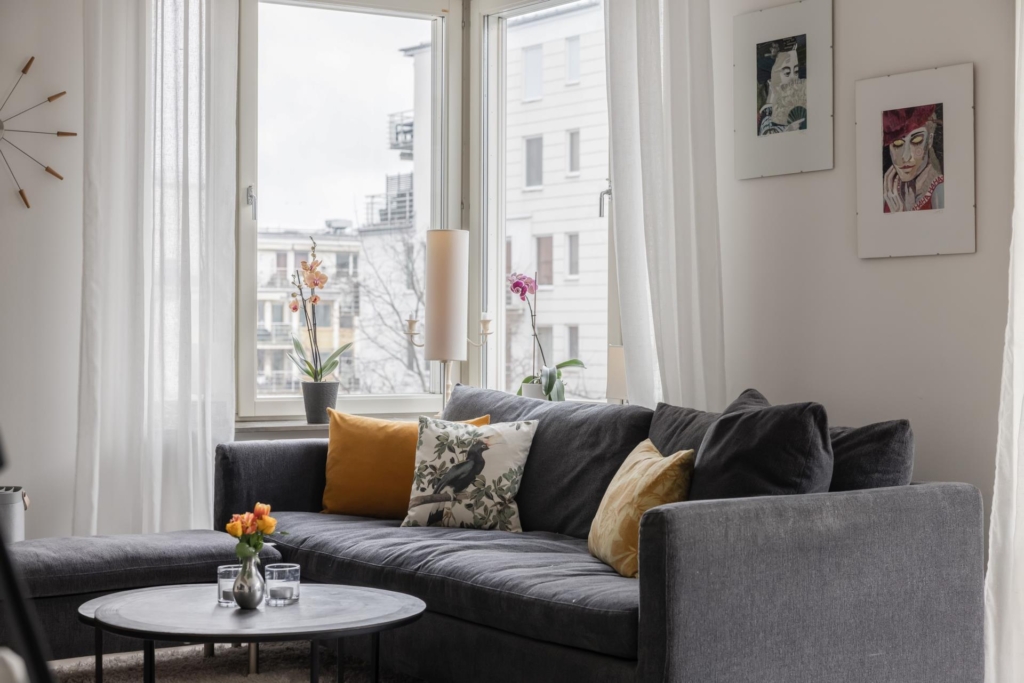 Ljus och smakfullt inredd trea med centralt Sjöstadsläge!