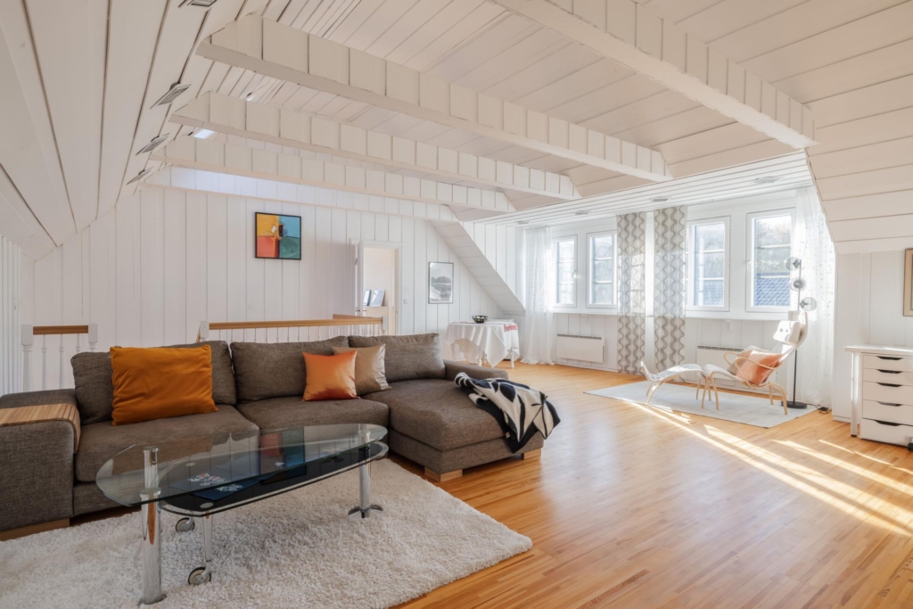 Rymlig villa med uthyrningsdel intill grönskande natur