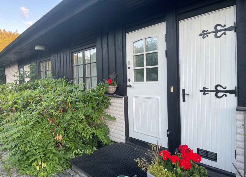 Rymlig villa med uthyrningsdel intill grönskande natur
