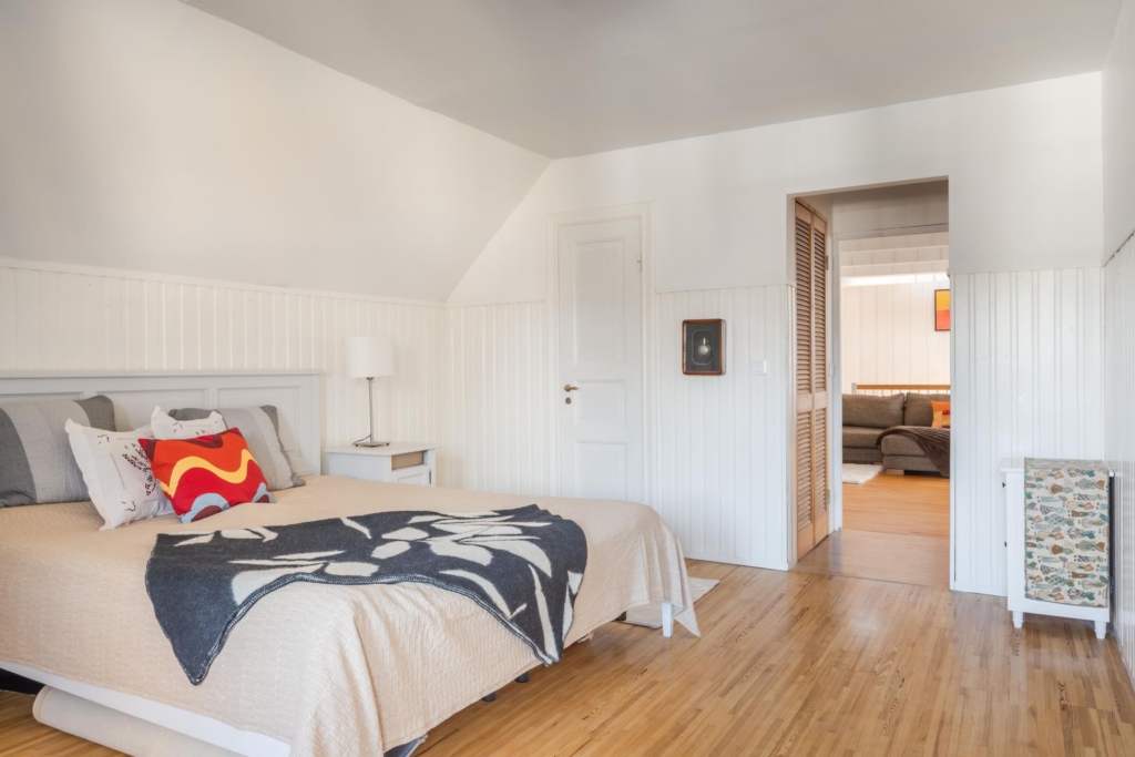 Rymlig villa med uthyrningsdel intill grönskande natur